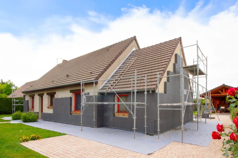 Isolation extérieure à Besançon, Strasbourg et Belfort : quelles aides financières en 2026 pour rénover votre façade ?